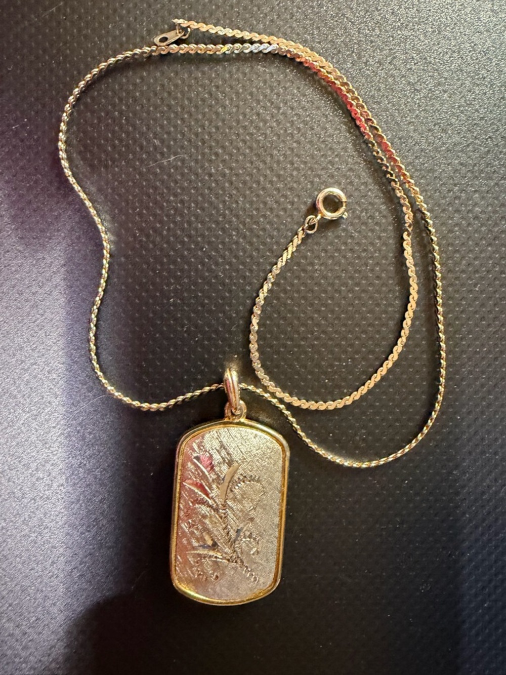 Gold Tone Floral Engraved Pendant Necklace